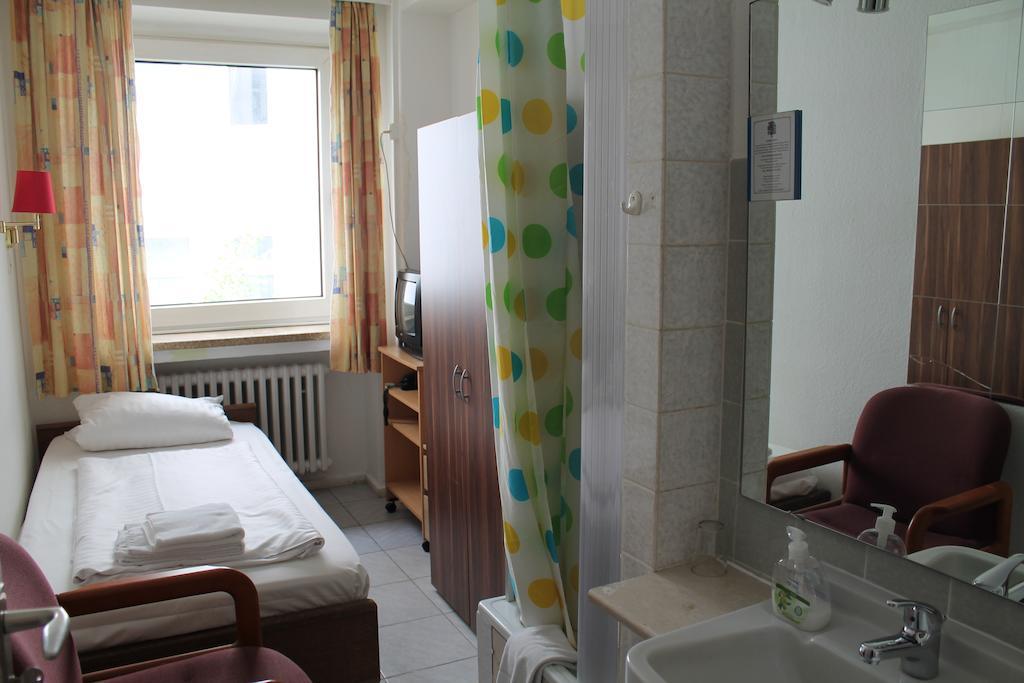 Hostel Single Room,1580284987:JPEG